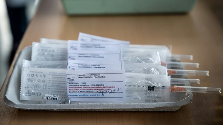 Saúde ignora parecer e país já poderia ter recebido 20 milhões de seringas, diz jornal