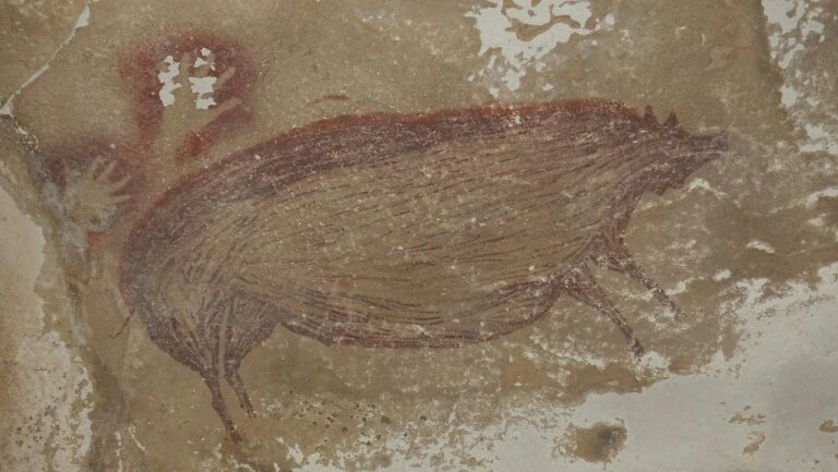 Pintura rupestre mais antiga do mundo é encontrada na Indonésia