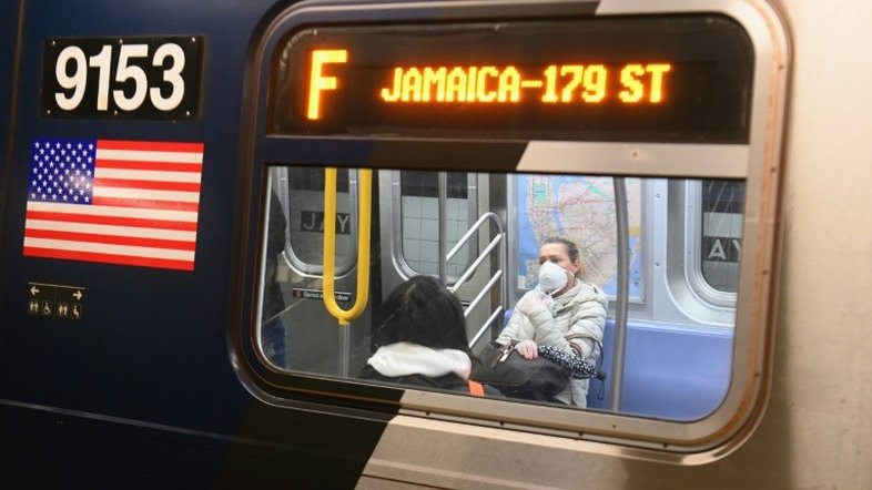 Agência de saúde dos EUA exigirá uso de máscaras em todos os transportes públicos