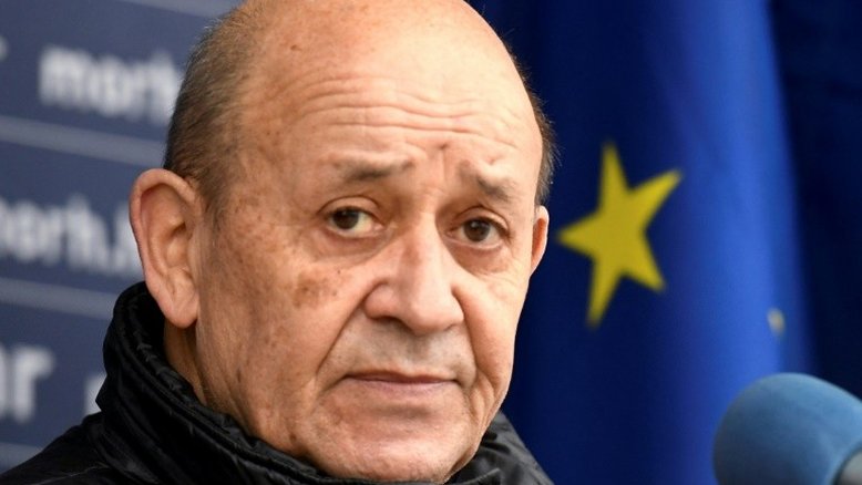 França defende aos EUA que a luta contra o EI seja mantida