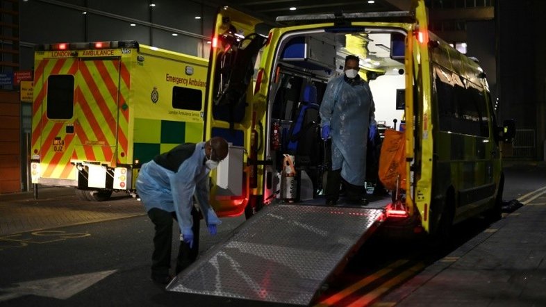 Novos centros de vacinação são abertos na Inglaterra