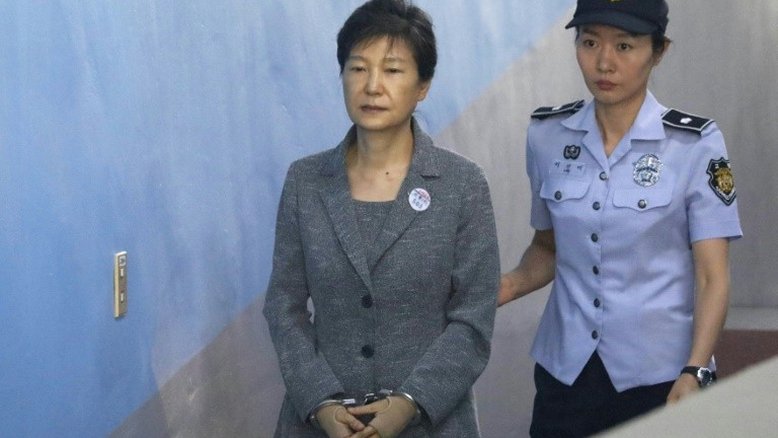 Confirmada pena de 20 anos de prisão para ex-presidente sul-coreana