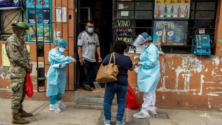 Peru reinicia rastreio casa a casa ante iminente segunda onda de covid-19