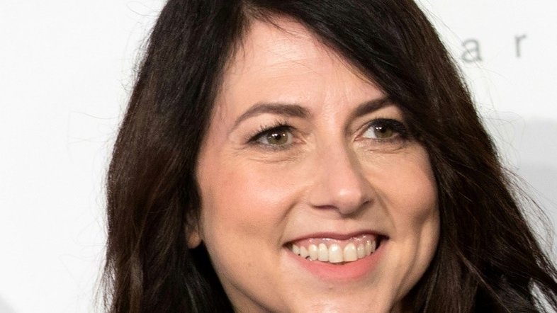 Ex-esposa de Jeff Bezos agita o mundo da filantropia