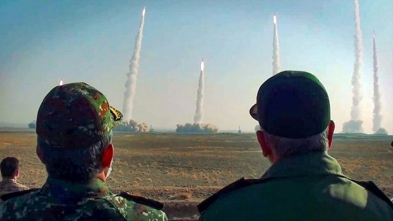 Mísseis e drones disparados durante novo exercício militar do Irã