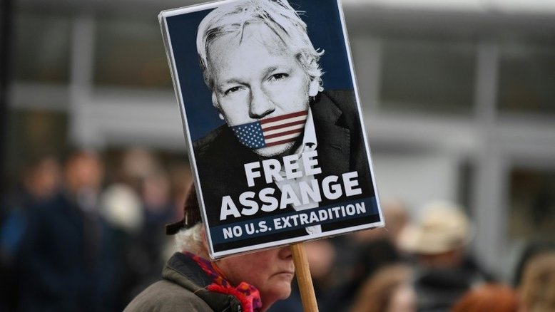 Justiça britânica se pronuncia sobre a extradição de Julian Assange