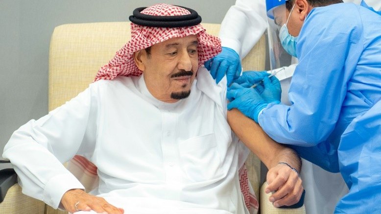 Rei saudita é vacinado contra o coronavírus