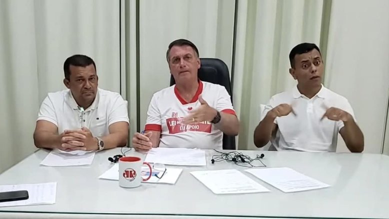 Bolsonaro diz que máscaras são "ficção" e ataca medidas de proteção contra Covid