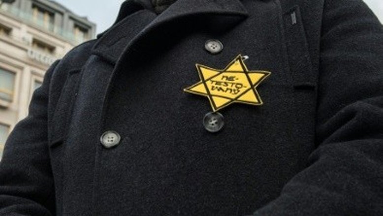 Igrejas denunciam uso da estrela de Davi por anti-vacina checos