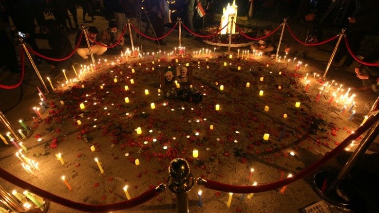 Milhares de iraquianos vaiam os EUA um ano após morte de general do Irã