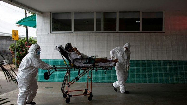 Oxigênio doado pela Venezuela para Manaus cruza fronteira com o Brasil