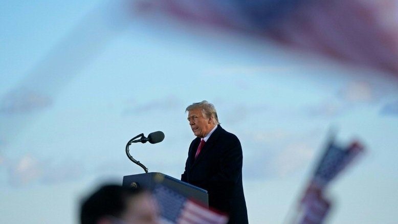 Câmara de Representantes dos EUA envia pedido de impeachment de Trump para Senado