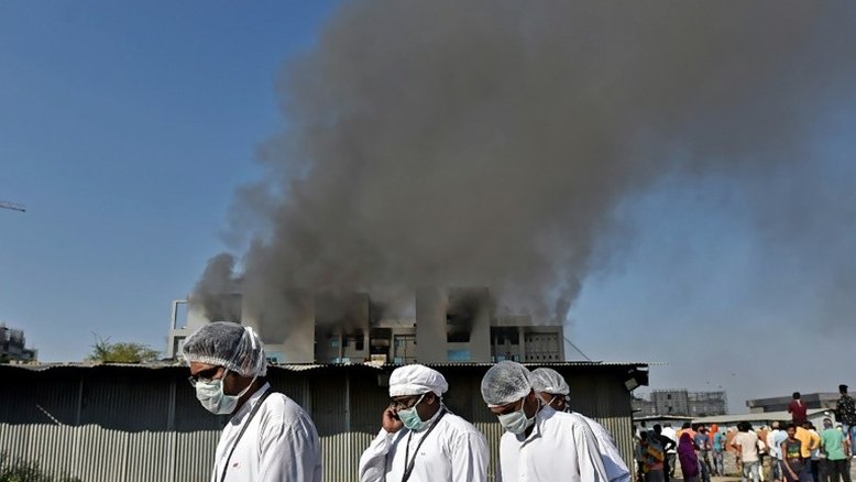 Cinco mortos em incêndio na maior fábrica de vacinas do mundo na Índia