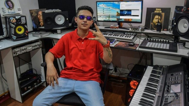 Brasil tem campanha de vacinação ao ritmo de hit do funk 'Bum Bum Tam Tam'