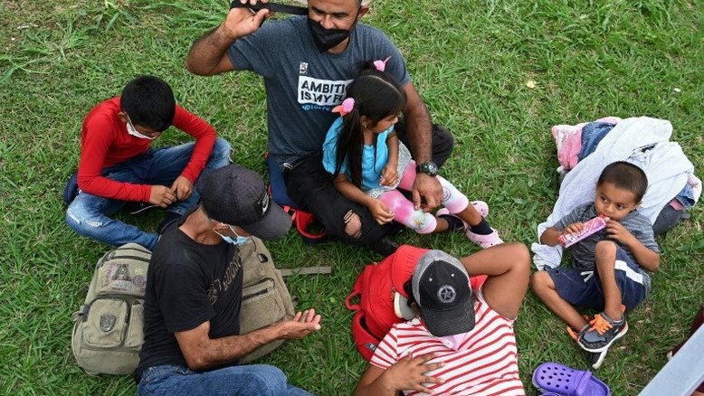 Caravana hondurenha de migrantes chega na Guatemala, rumo aos EUA