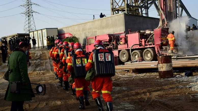 Um dos mineiros soterrados na China morre enquanto resgate tenta salvar os demais