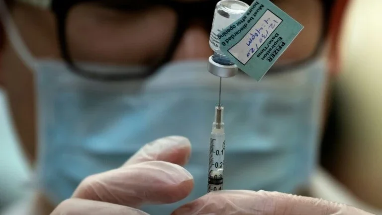 EUA não vão reter vacinas para administrar segunda dose
