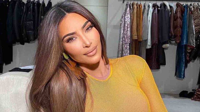 Deslumbrante, Kim Kardashian aposta em casacão brilhante de R$130,5 mil para celebrar aniversário