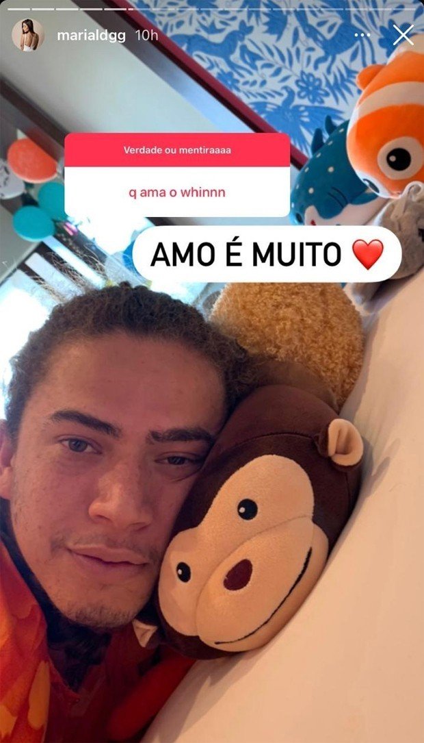 Namorada de Whindersson baba em post: “Amo é muito”