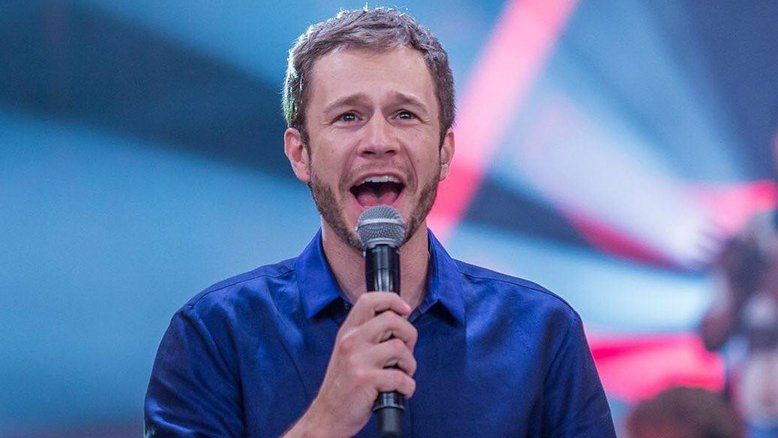 Tiago Leifert vai apresentar o 'Domingão do Faustão' neste domingo