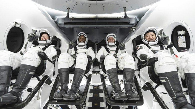 SpaceX espera levar primeiros turistas ao espaço até o fim de 2021