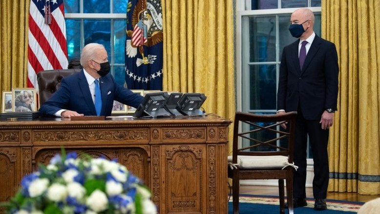 Biden promete "desfazer a vergonha" da separação de famílias da era Trump