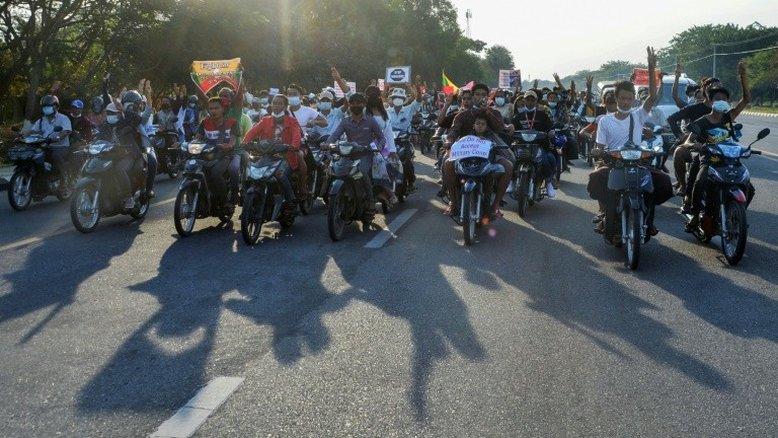 Junta militar em Mianmar aumenta repressão enquanto protestos continuam