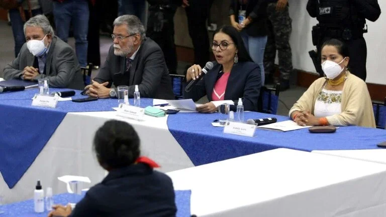 Equador fará recontagem parcial de votos após denúncia de fraude