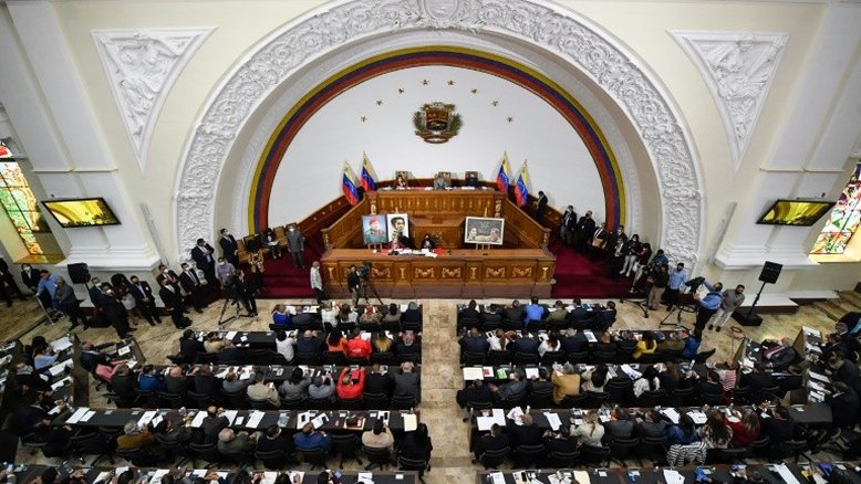 Parlamento chavista pede expulsão de embaixadora da UE na Venezuela