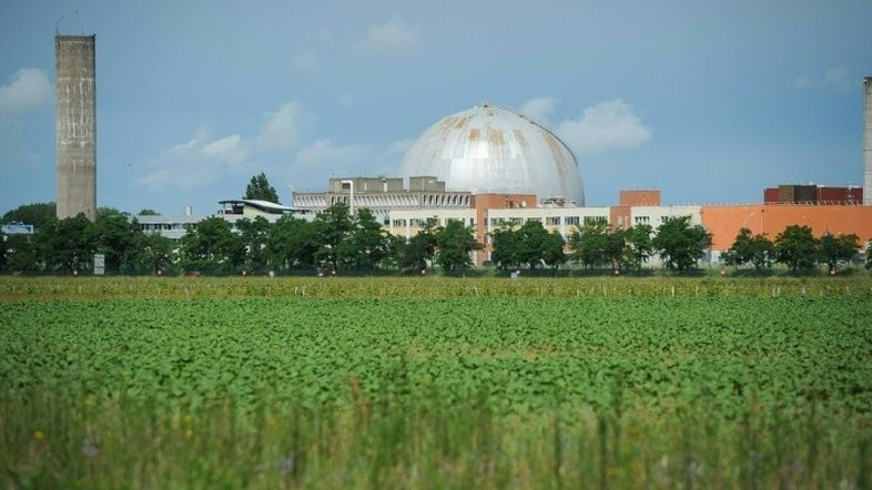 França abre caminho para prolongar por 10 anos permissão de reatores nucleares antigos