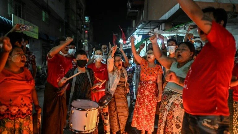 Acesso ao Twitter bloqueado em Mianmar, onde os protestos se intensificam