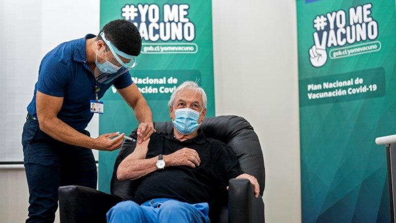 Presidente do Chile recebe primeira dose e país supera 1,5 milhão de vacinados