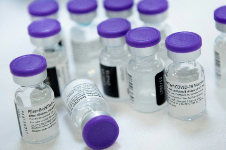 Mais de 100 milhões de doses de vacinas anticovid foram administradas no mundo