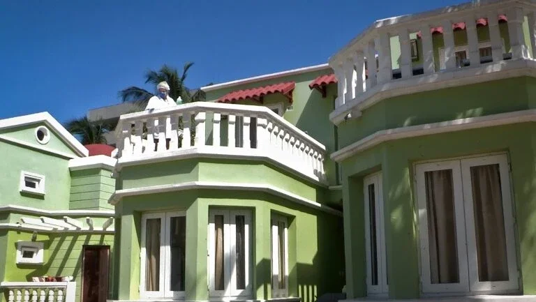 Quarentena turística em Cuba, com serviço de quarto e varanda