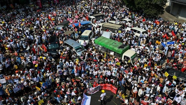 Países do G7 condenam violência contra manifestantes em Mianmar