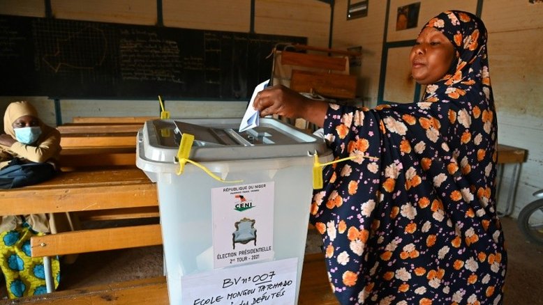 Nigerinos vão às ruas para 2º turno em meio à insegurança