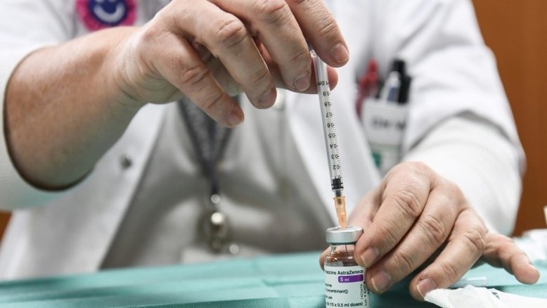 França se torna o primeiro país a recomendar dose única de vacina pra quem já teve covid