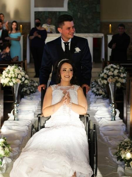 PR: Noiva em fase terminal de câncer realiza sonho do casamento 10 dias antes de morrer 2 PR: Noiva em fase terminal de câncer realiza sonho do casamento 10 dias antes de morrer