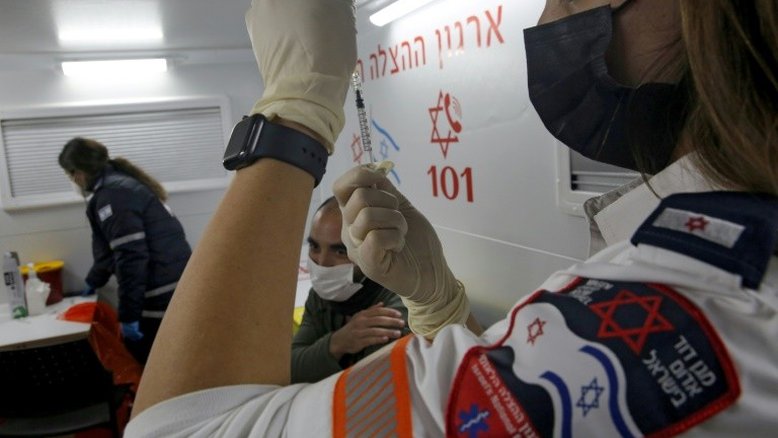 Lei em Israel permite saber identidade de pessoas não vacinadas
