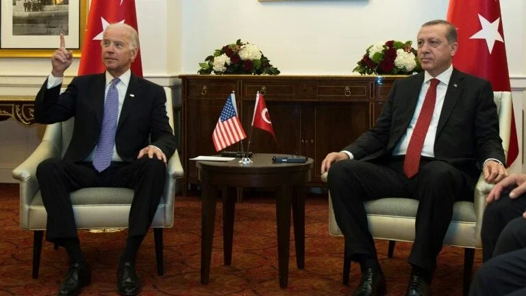 Presidente turco acusa EUA de apoiar 