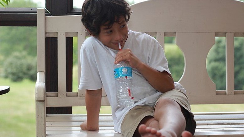 6 dicas para incentivar seu filho a beber água