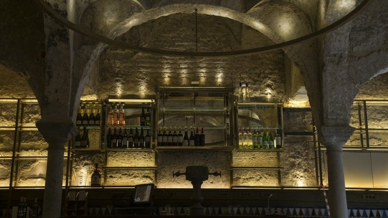 Obras em um bar de Sevilha revelam banhos árabes do século 12
