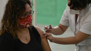 Covid: Senado aprova detenção de até 3 anos para quem furar fila da vacinação