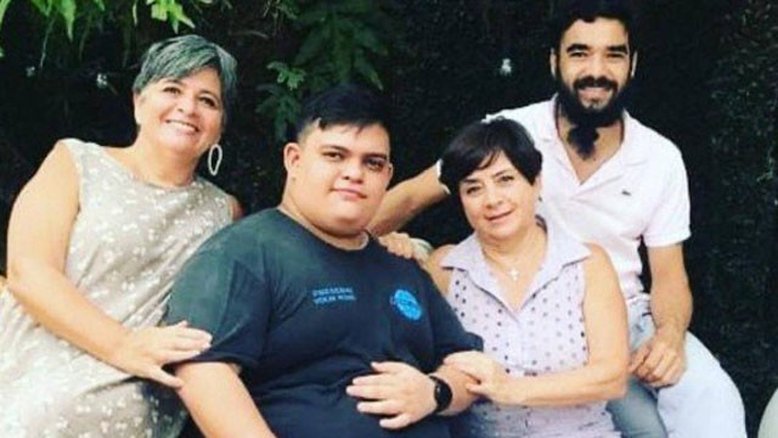 Caio Blat comemora aniversário de 18 anos do filho