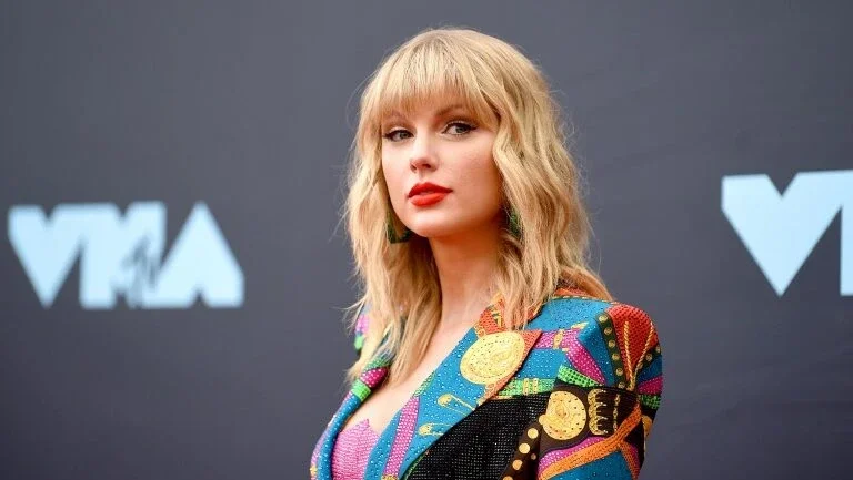 Taylor Swift lançará regravação do álbum 