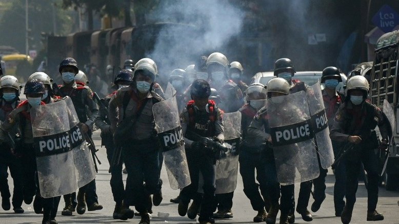 Repressão a protestos contra golpe em Mianmar mata ao menos 18