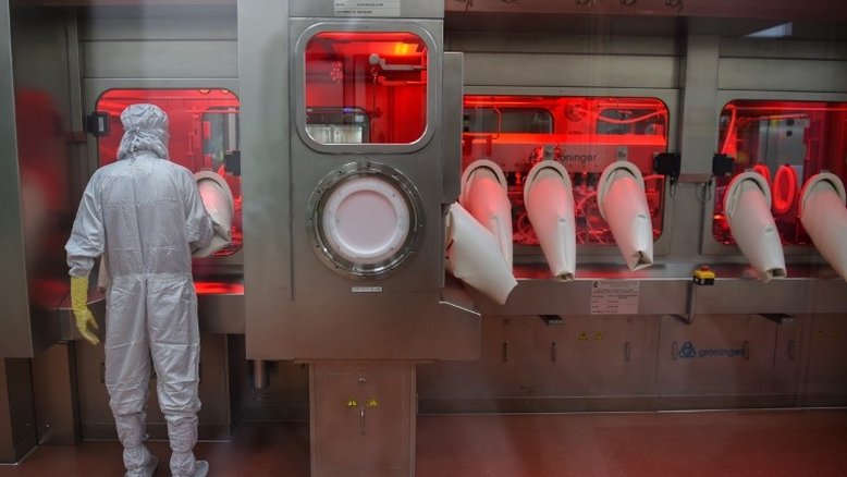 Maior fabricante de vacinas do mundo tem ordem para priorizar a Índia