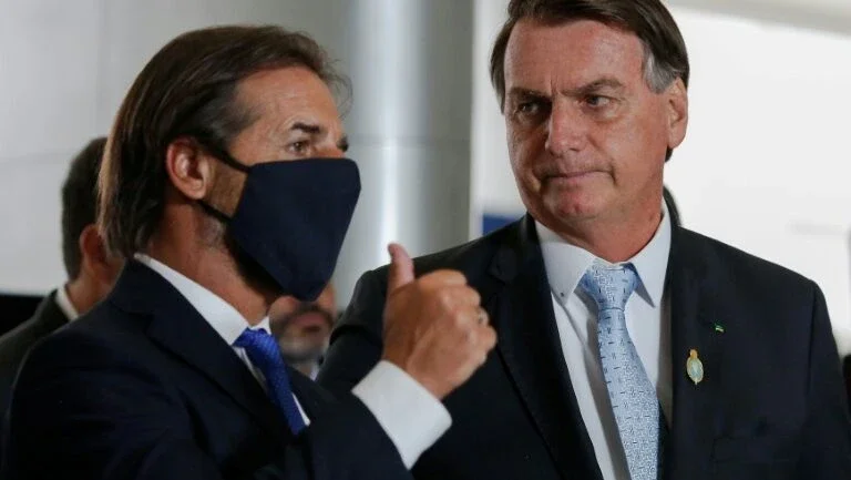 Bolsonaro e Lacalle Pou propõem reunião em março para "flexibilizar" o Mercosul