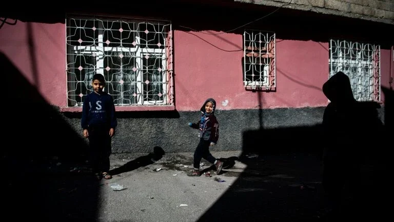 Crianças refugiadas sonham com a Síria que nunca conheceram