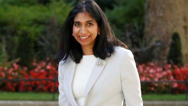 Pela primeira vez, uma ministra britânica tira licença-maternidade